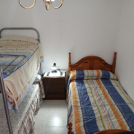 Habitacion Privada Triple Toledo Exterior photo