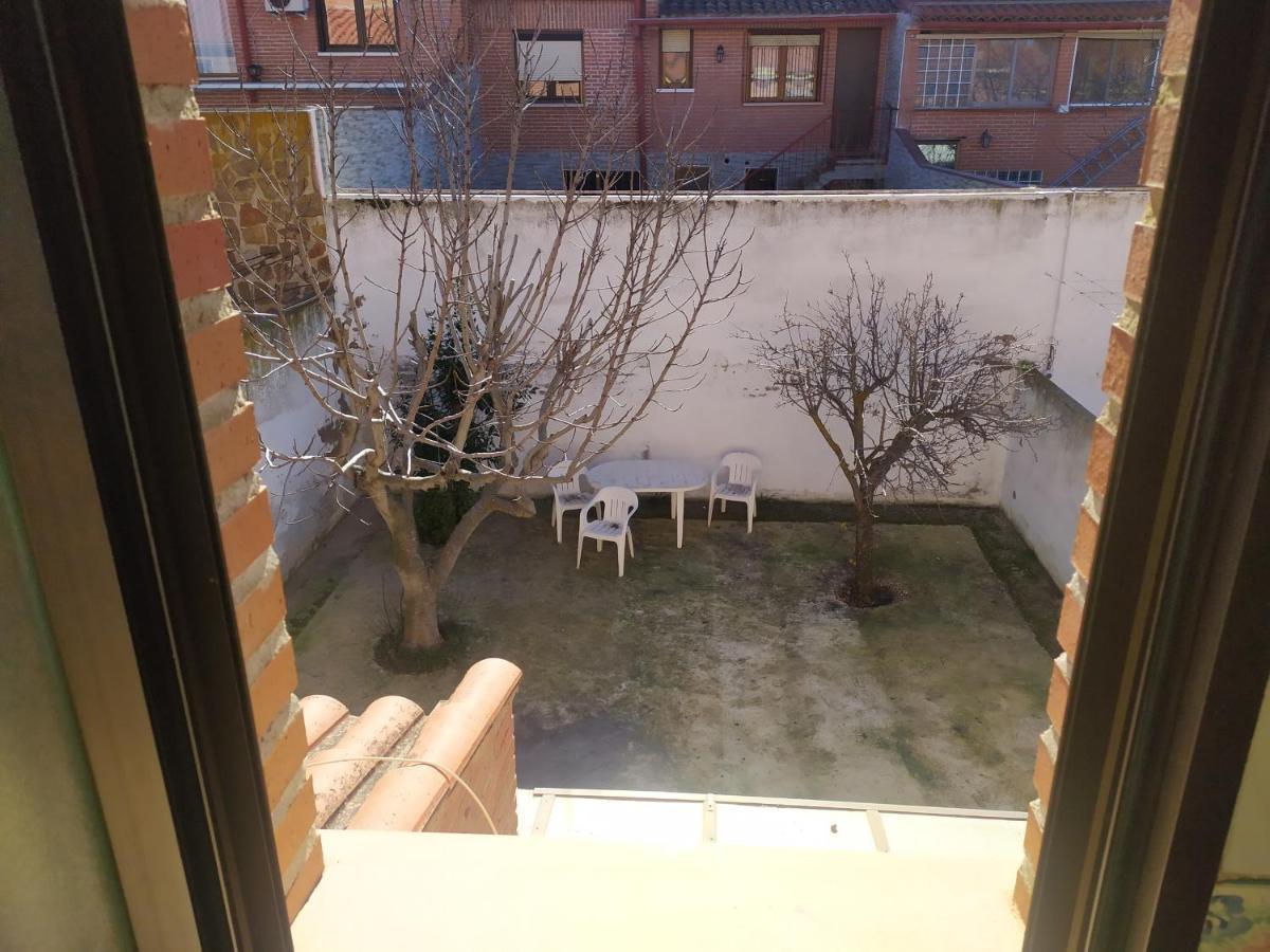 Habitacion Privada Triple Toledo Exterior photo