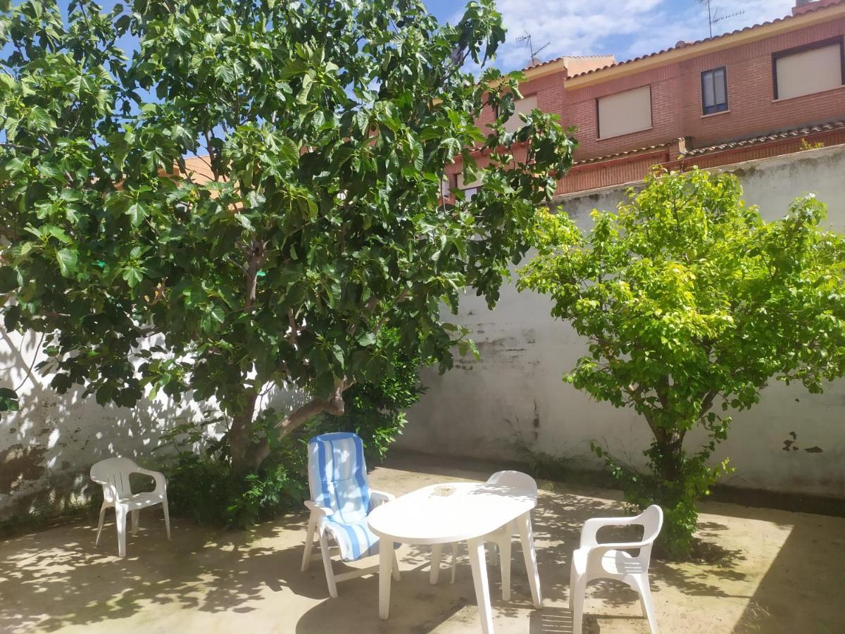 Habitacion Privada Triple Toledo Exterior photo