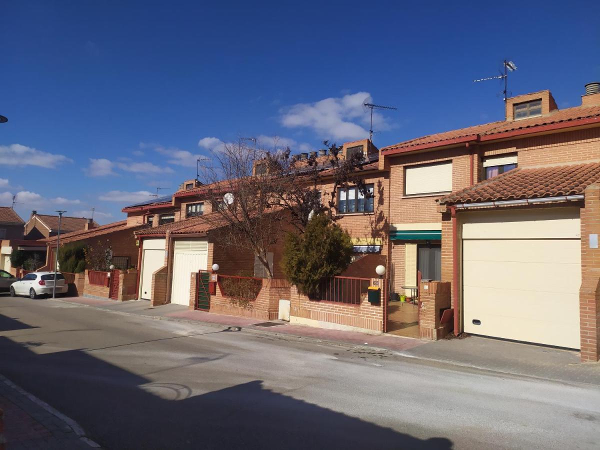 Habitacion Privada Triple Toledo Exterior photo