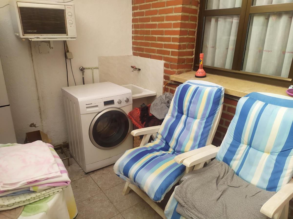 Habitacion Privada Triple Toledo Exterior photo