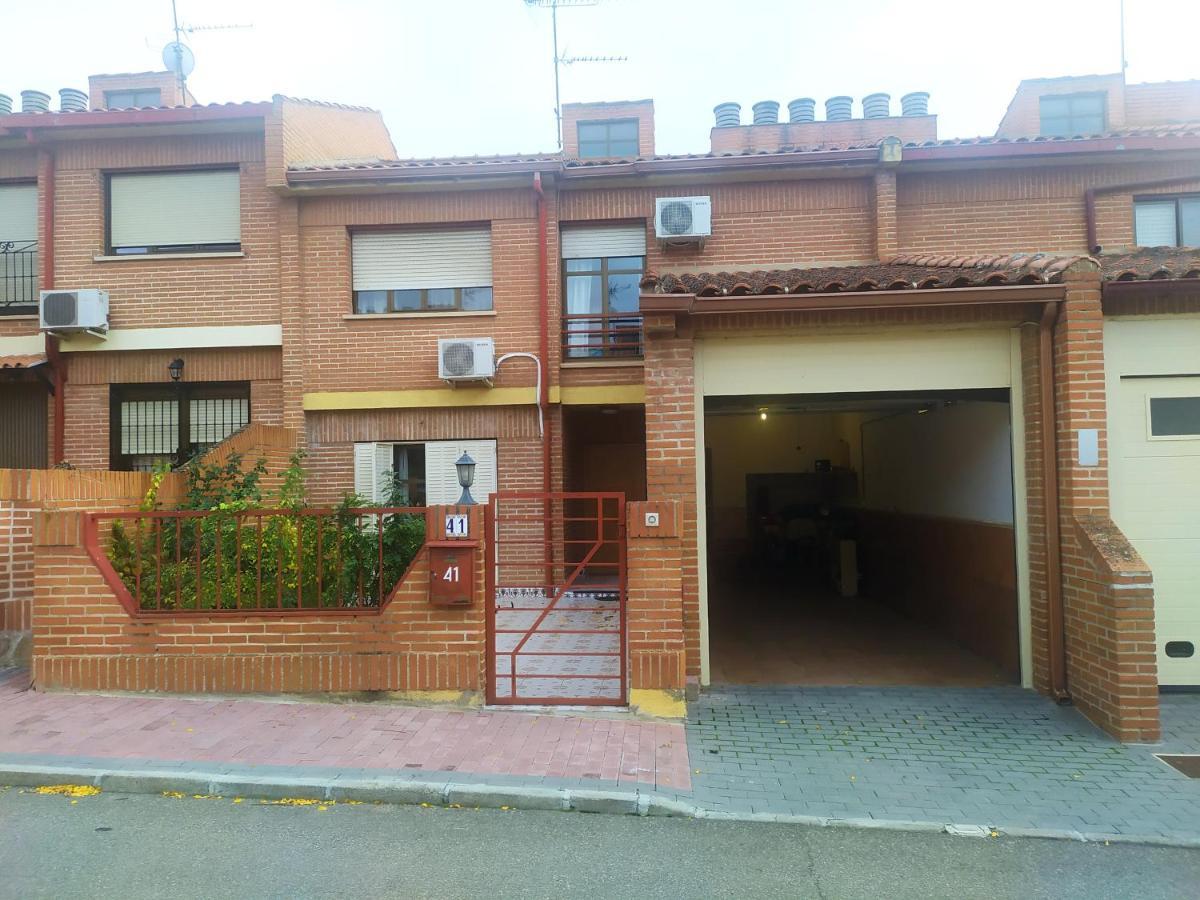 Habitacion Privada Triple Toledo Exterior photo