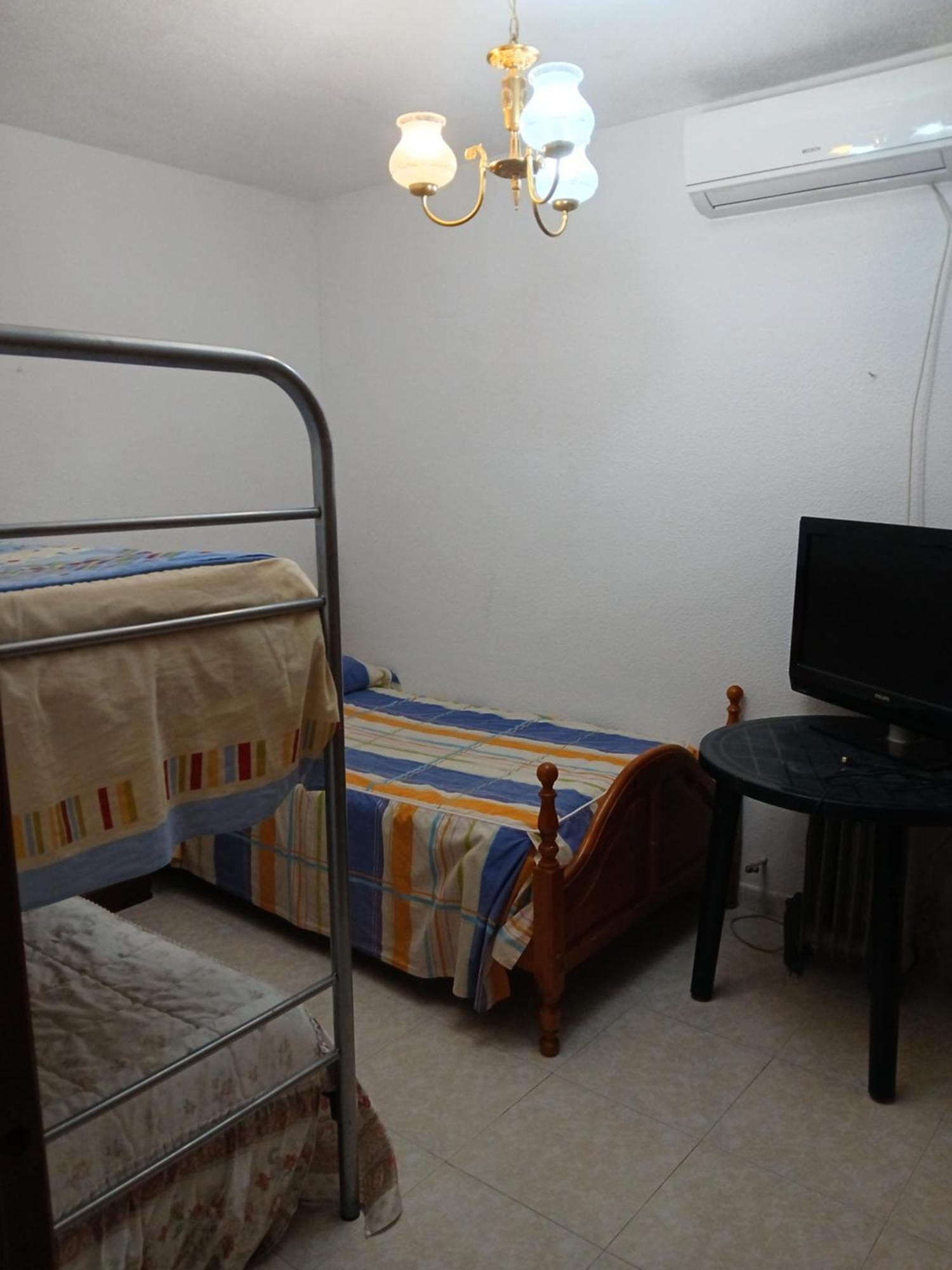 Habitacion Privada Triple Toledo Exterior photo