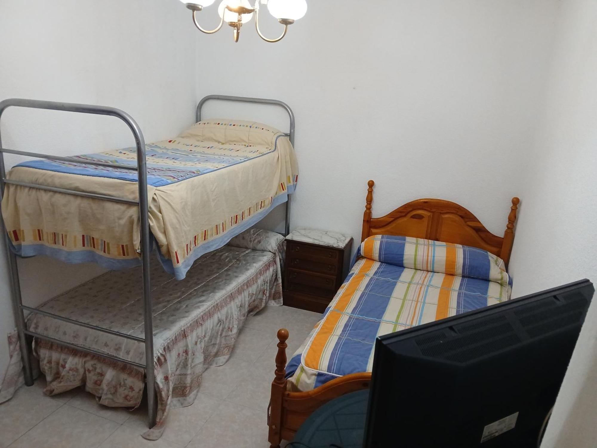 Habitacion Privada Triple Toledo Exterior photo