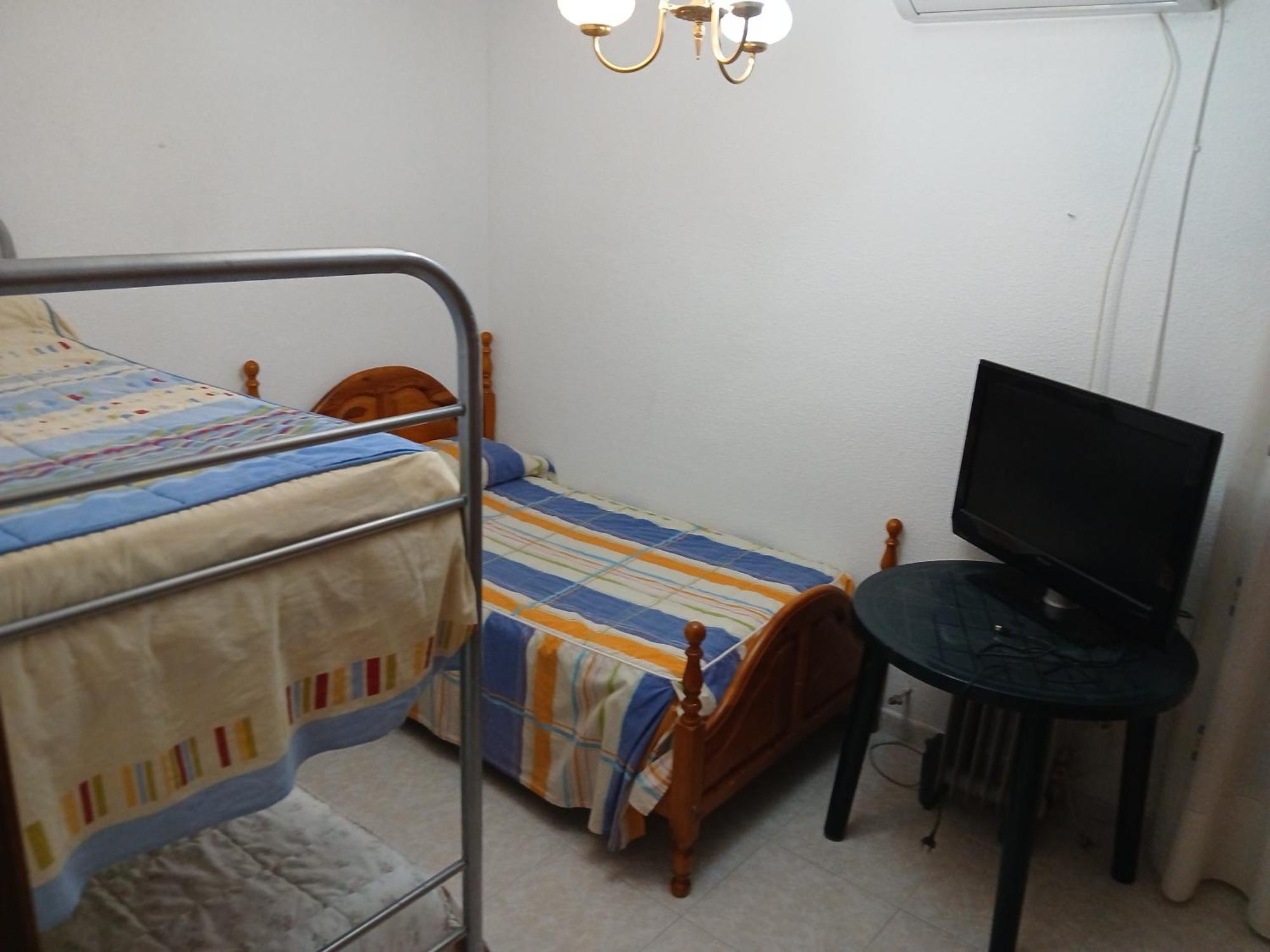 Habitacion Privada Triple Toledo Exterior photo