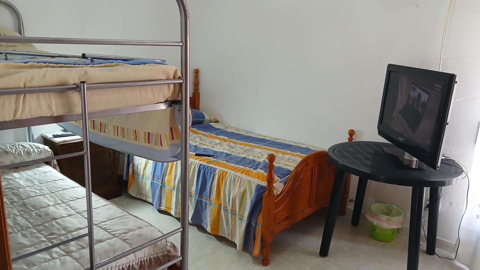 Habitacion Privada Triple Toledo Exterior photo