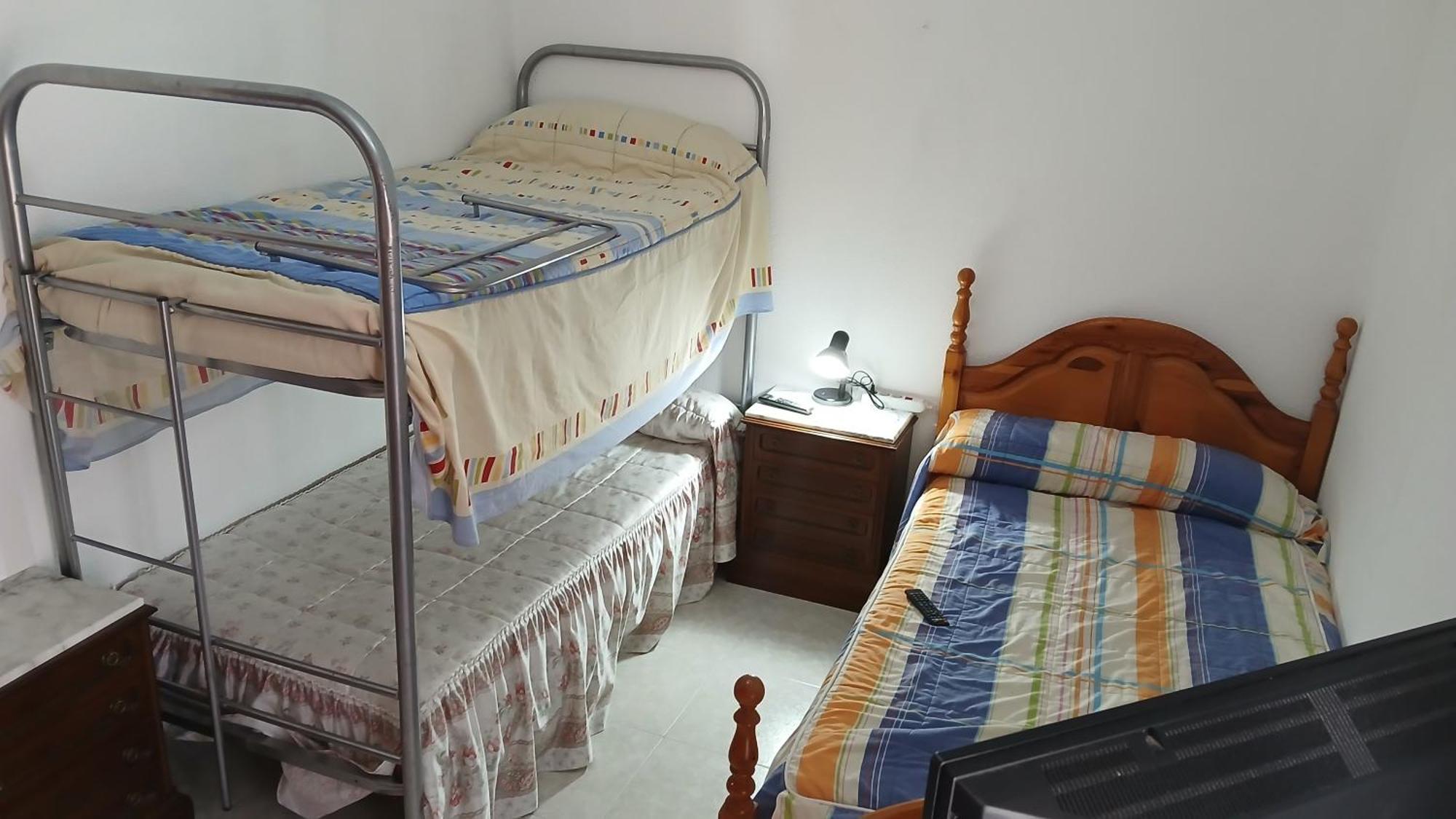 Habitacion Privada Triple Toledo Exterior photo